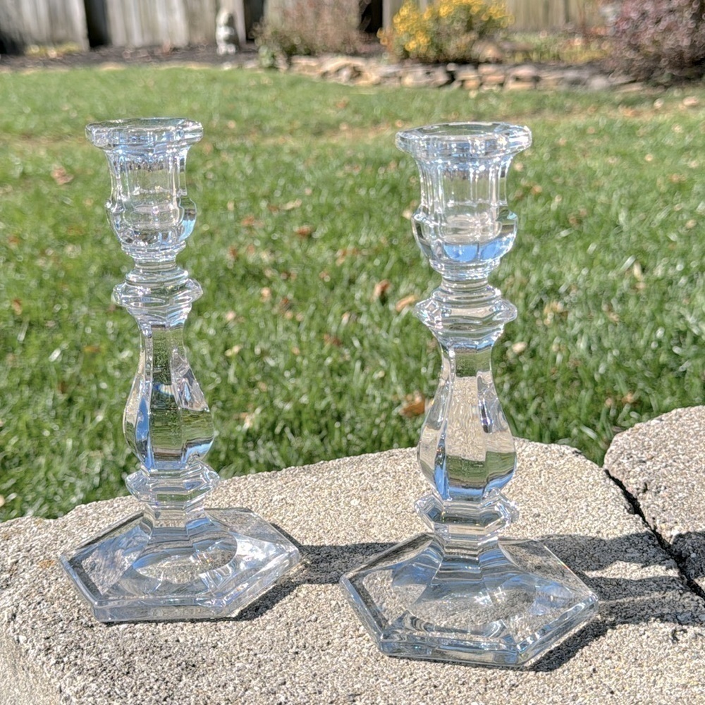 VINTAGE~HEISEY PEERLESS~WILLIAMSBURG PATTERN~CRYSTAL CANDLEHOLDERS~PAIR~NICE~G21 - Picture 2 of 8
